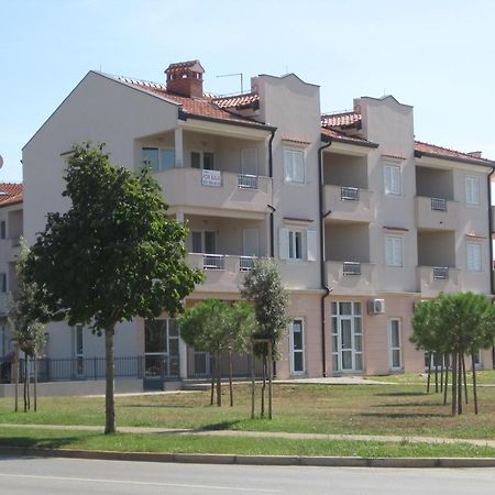 Apartments Nautica Новиград Екстериор снимка