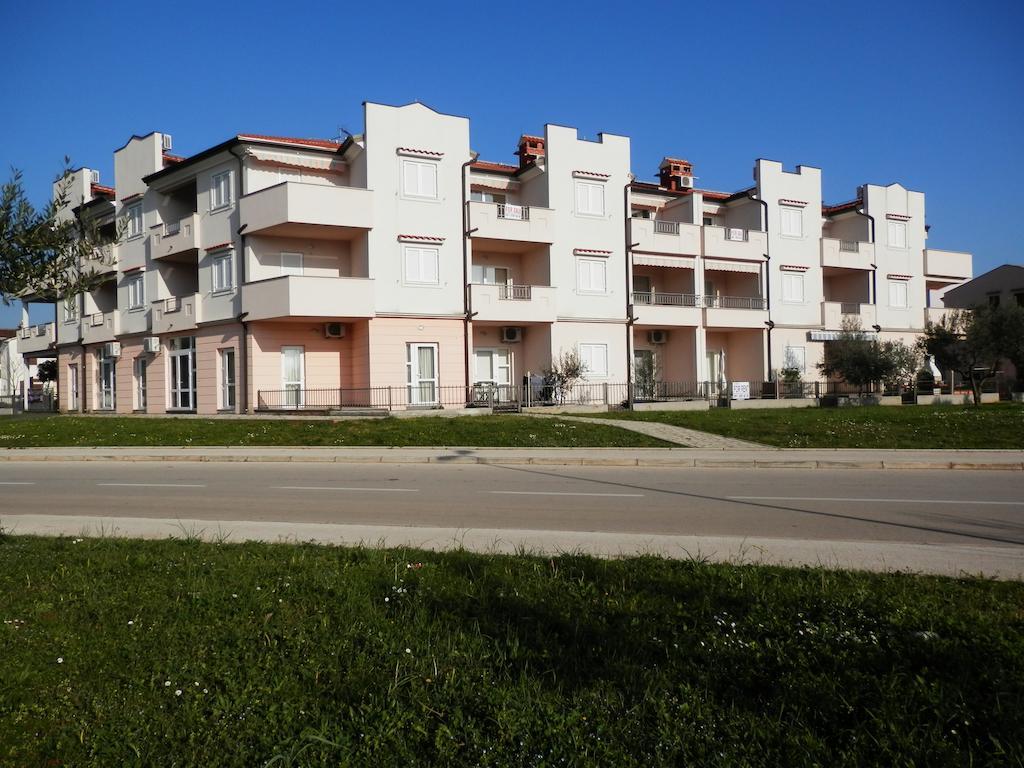 Apartments Nautica Новиград Екстериор снимка
